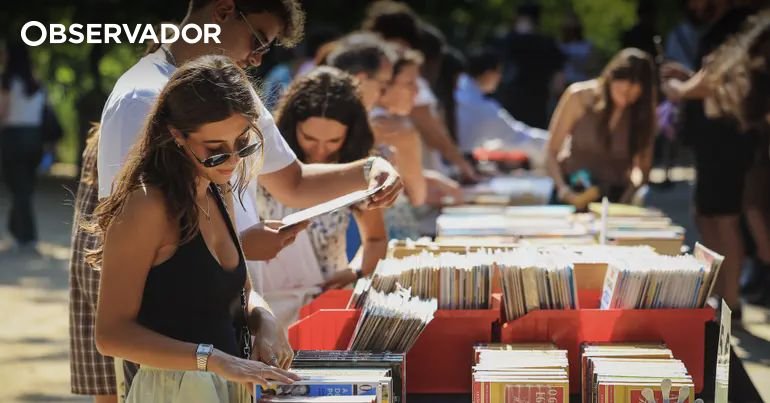Feira de Livros do Porto inicia com grandes esperanças e diversos frequentadores