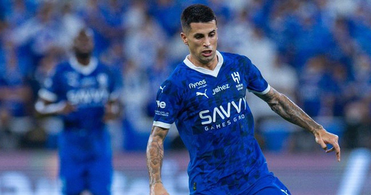 João Cancelo deixa o campo machucado na primeira partida do Al Hilal na Liga dos Campeões Asiática