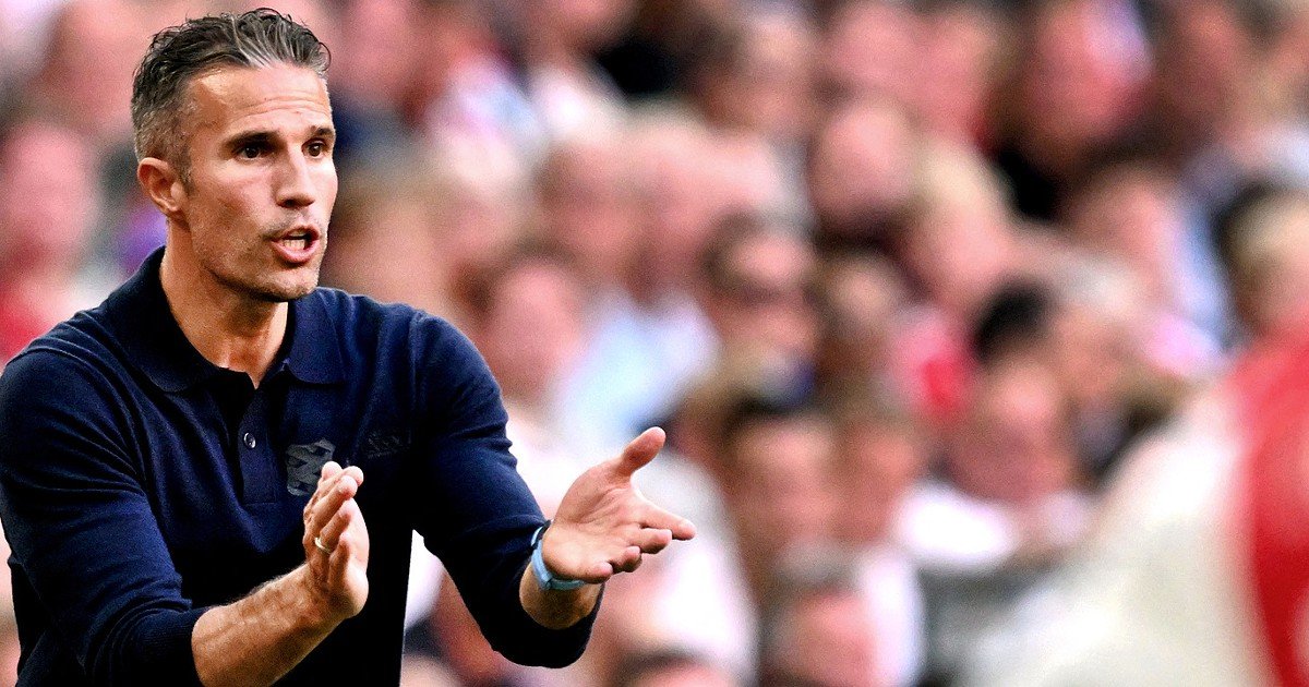 Van Persie antecipa "duas formações em busca da vitória" no Braga-Feyenoord