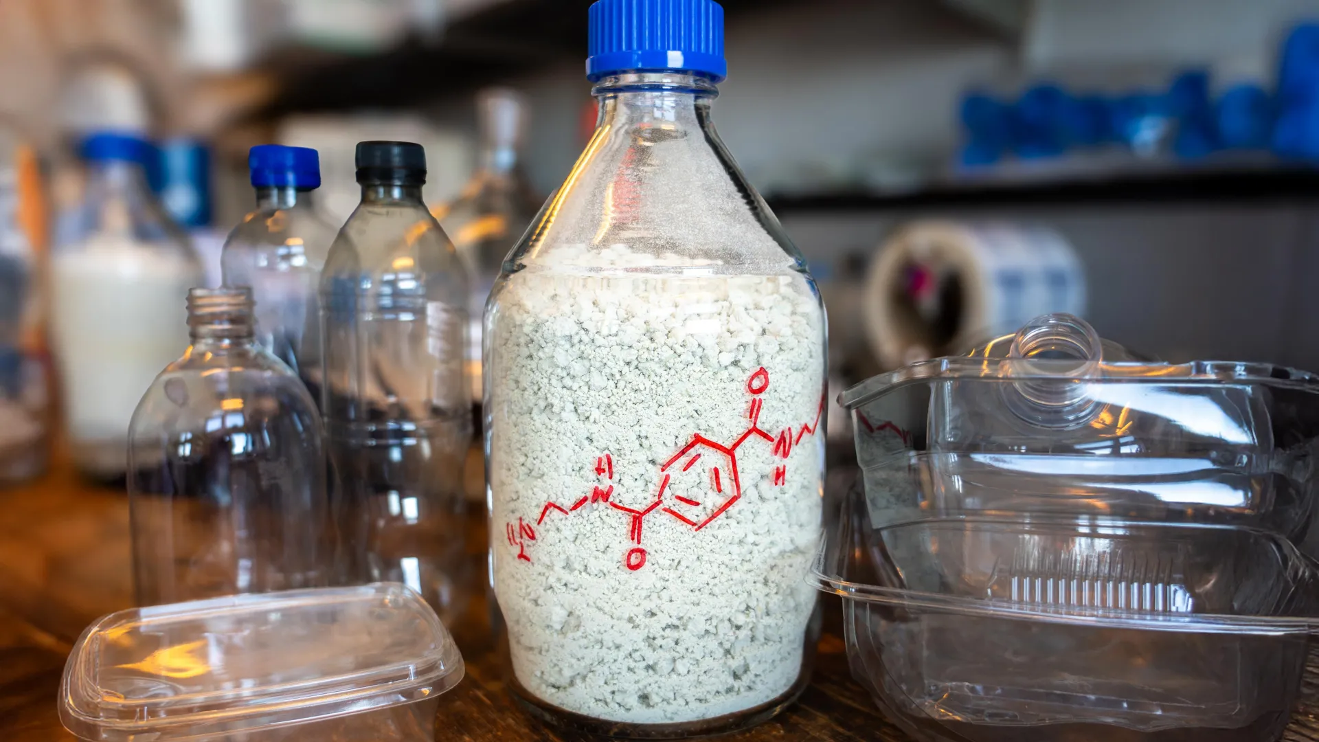 Cientistas criam plástico que consome carbono