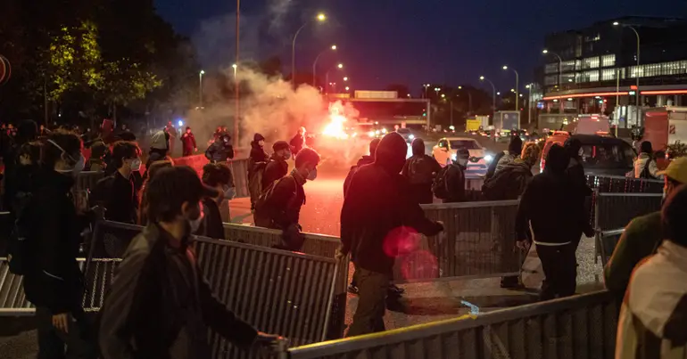 Manifestações do movimento 'Impeçam Tudo' interrompem cidades e transportes na França