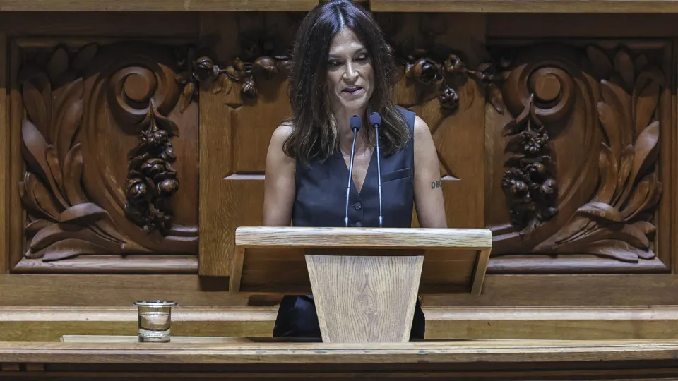 Beijos" para Isabel Moreira: Palco de 'Queixas' e 'Repreensões' - PPulse