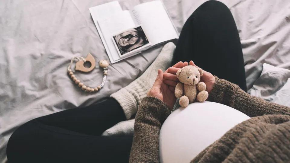 Portugal impõe um dos prazos mais rigorosos para a interrupção da gravidez, e especialistas pedem uma reavaliação.