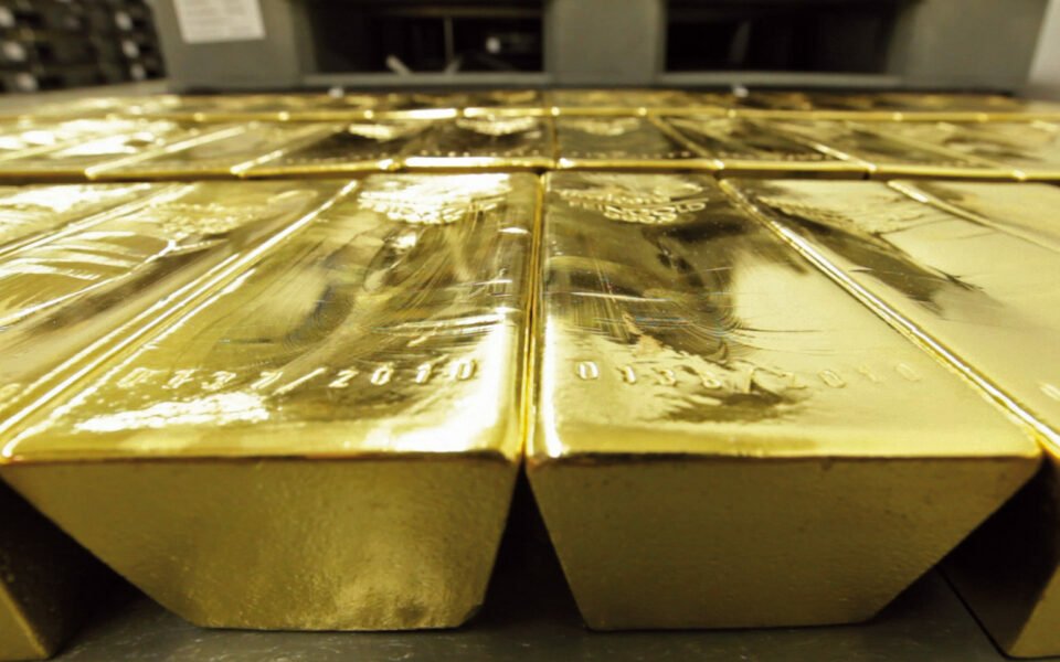 Valor do ouro atinge recordes históricos e se aproxima dos 3.600 dólares por onça.