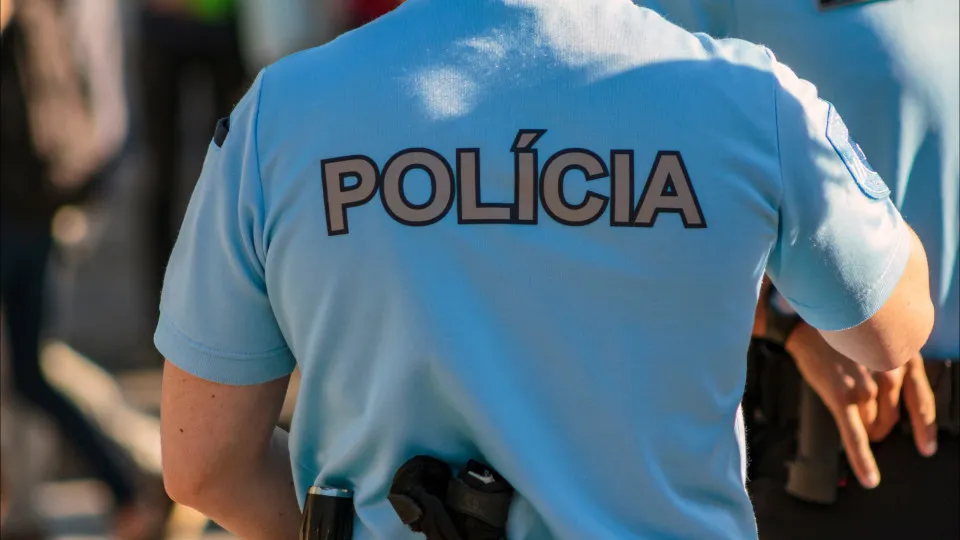 Jovem de 18 anos alvo de tiros próximo a boate em Leiria. Posteriormente, dirigiu-se à PSP - PPulse.