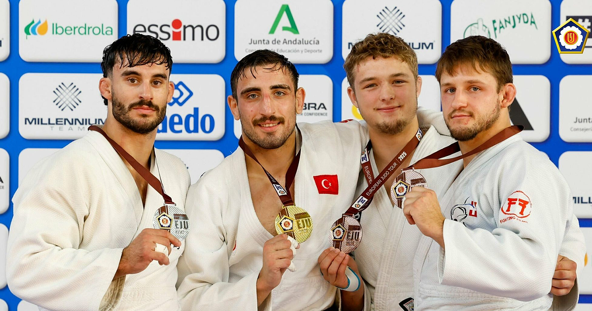 João Fernando e Diogo Brites no degrau de honra da Taça Europeia de Judo