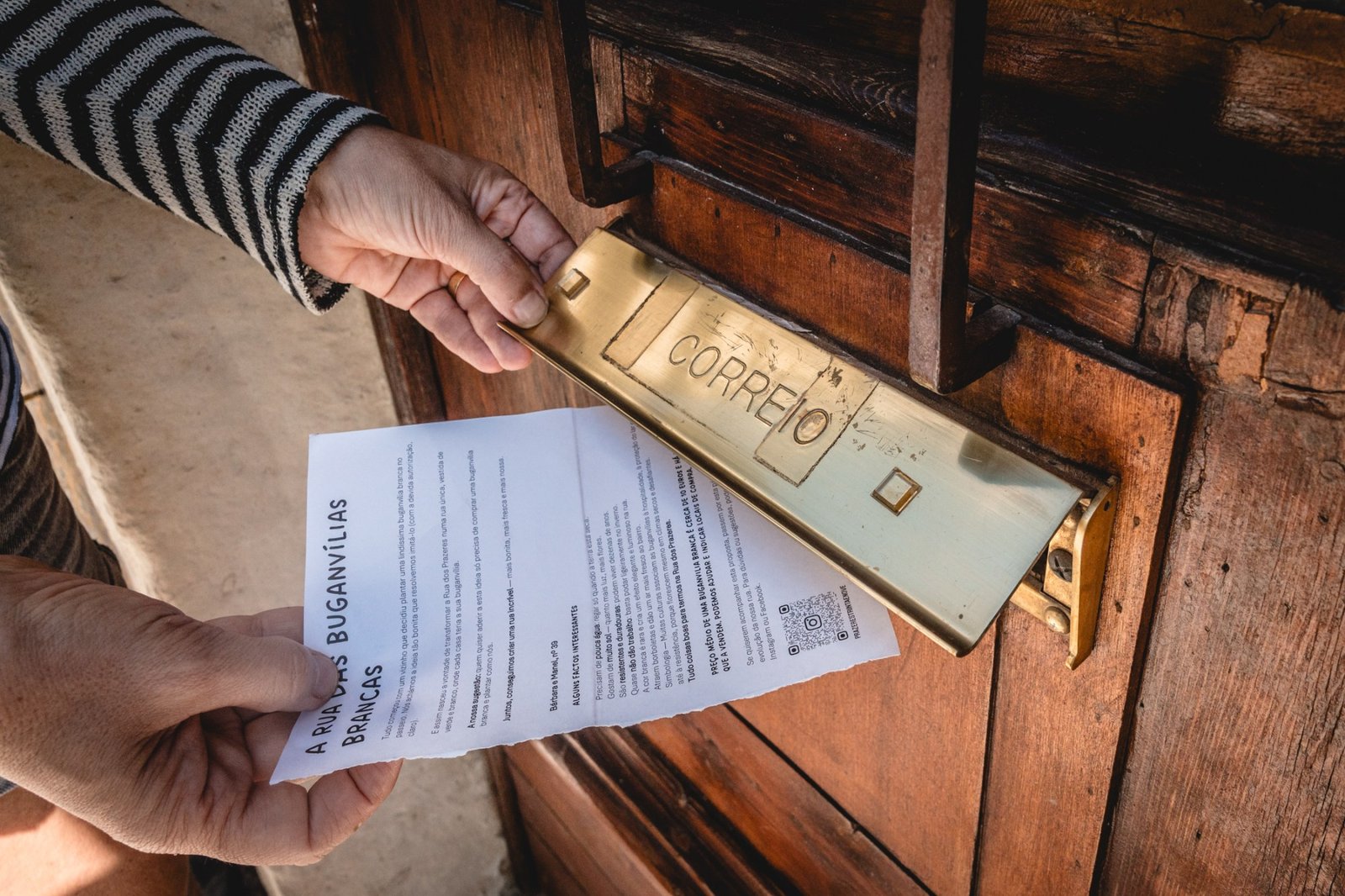 Já observou as flamboyants que estão a surgir em Lisboa? Os moradores da Rua das Alegrías estão a transformar as calçadas.