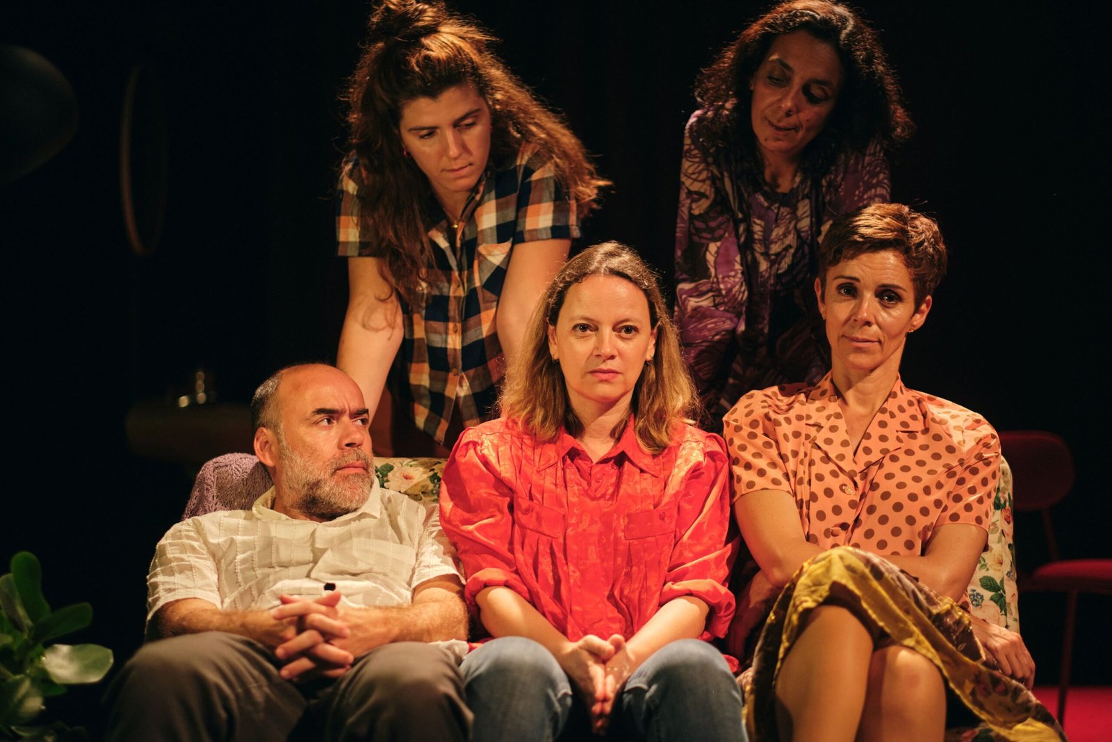 As tampas desaparecidas dos recipientes plásticos