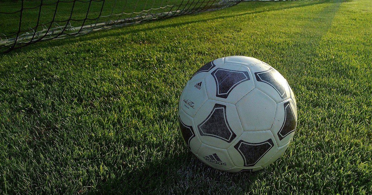 Partida em Leiria suspensa após árbitro ter veículo furtado e consumido pelas chamas.