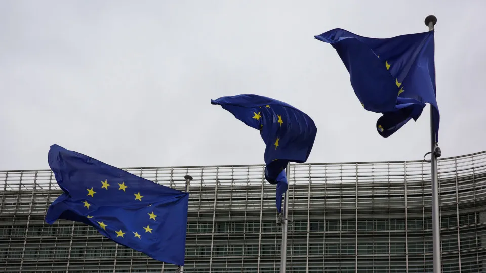 A Comissão Europeia busca aprovação da UE para um empréstimo de indenização à Ucrânia