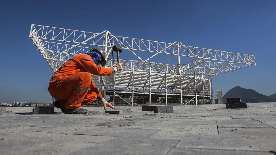 Um terço dos empregados no Brasil recebeu até 195 euros em 2022.