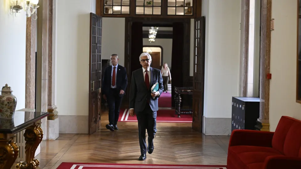 Aguiar-Branco rejeita a queixa de Frazão contra Soares.