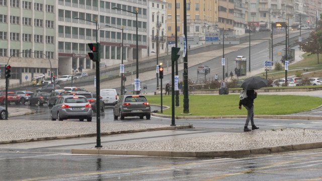 Prepare o guarda-chuva! Descubra como estará o clima amanhã.
