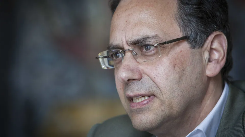 Desafios no ensino? PS e PSD/CDS trocam críticas - PFluxo