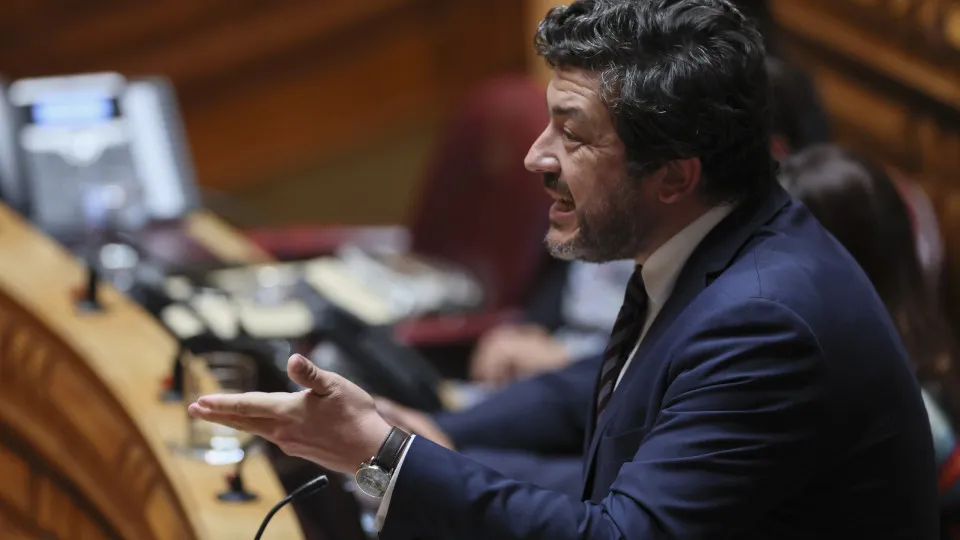 PS busca abolir (alguns) prazos para reunião familiar - PPulse