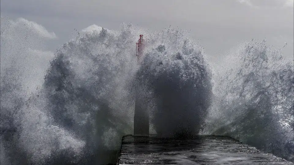 Pesquisadores desejam acompanhar mares utilizando energia das ondas - PPulsar