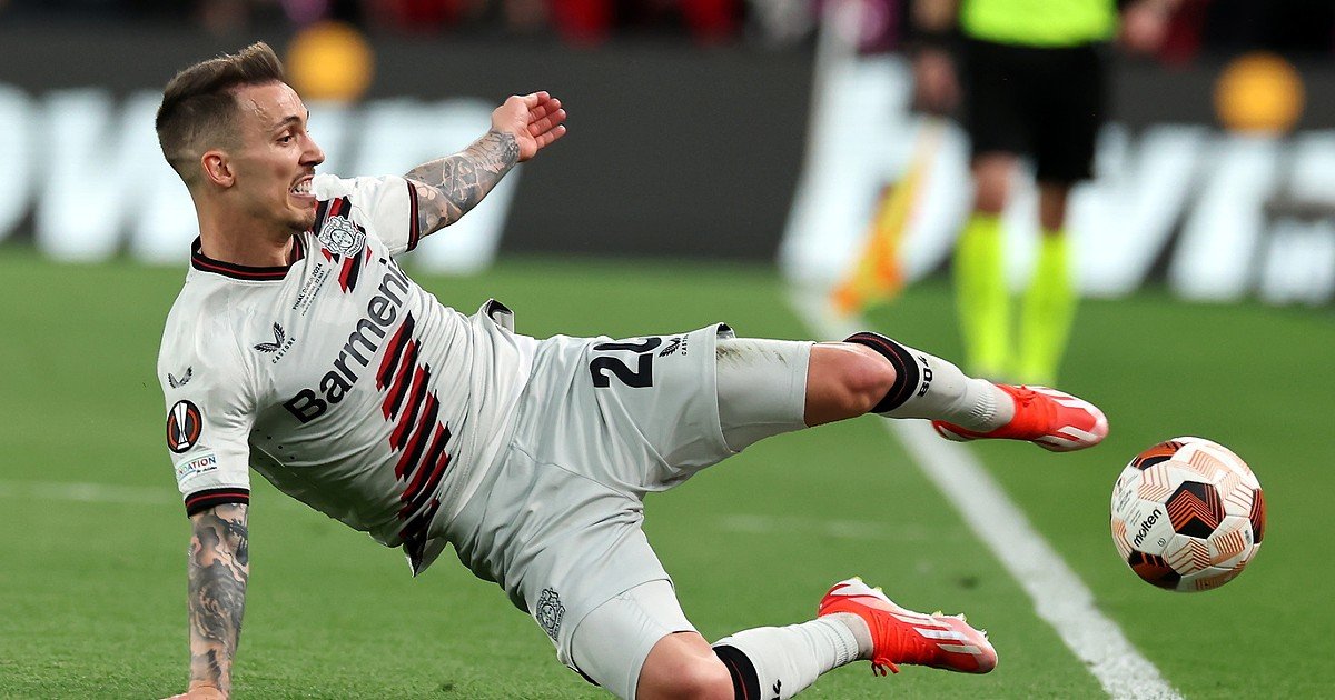 Treinador do Bayer Leverkusen preservou Grimaldo pensando no Benfica: 'É nosso atleta mais impactante'