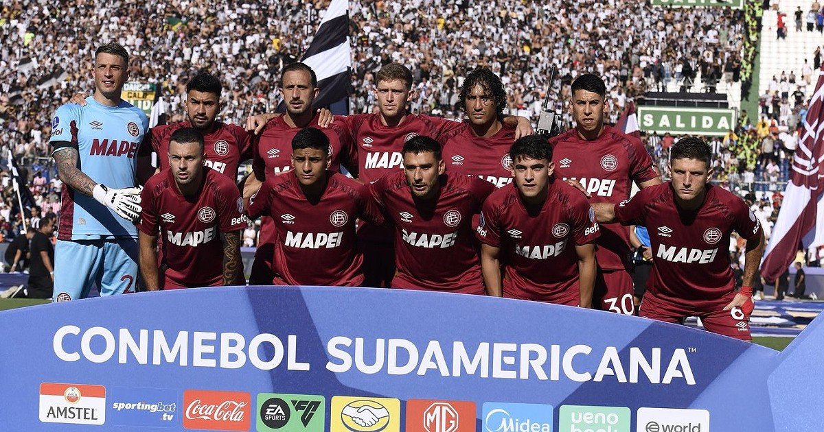 Salvio supera Hulk e Biel e Lanús ergue Troféu Sul-Americano