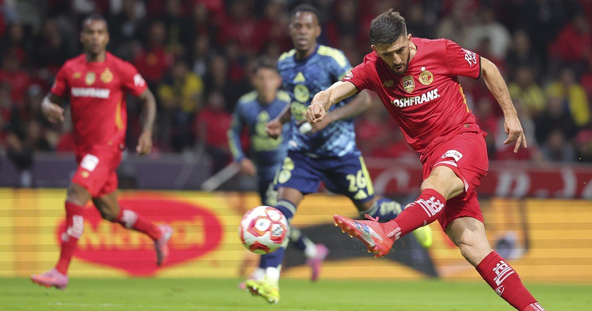 Paulinho conquista terceira Chuteira Dourada seguida no México