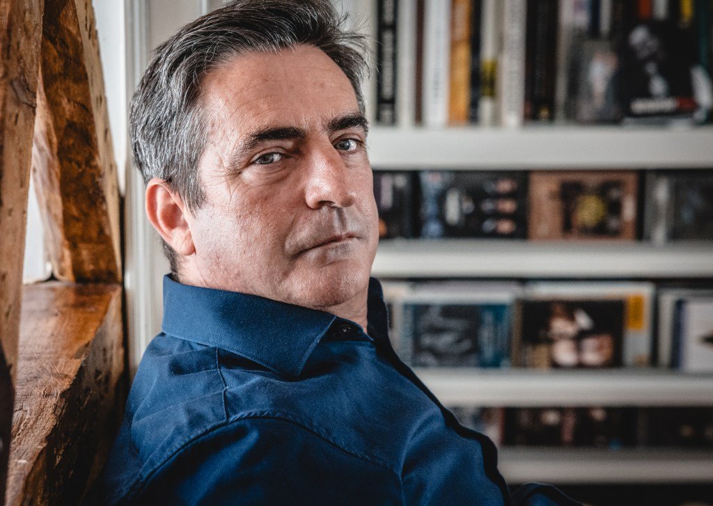 Minha juventude me afastou do fado, perdi a voz e cessei de interpretar