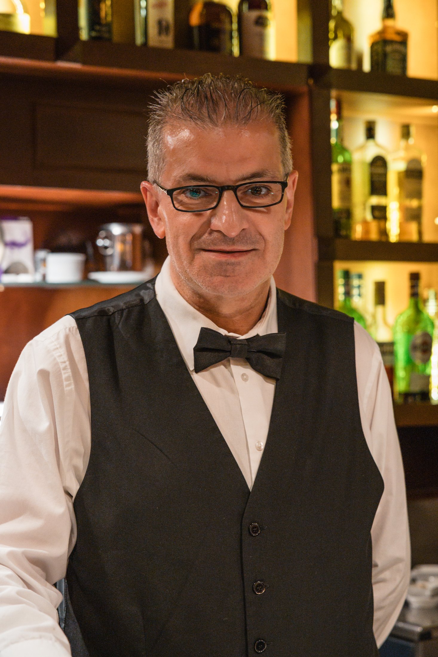 O mistério do durável Café do Palácio: creme leve, filé mignon e o senhor Paulo, expert em "interpretar a mesa