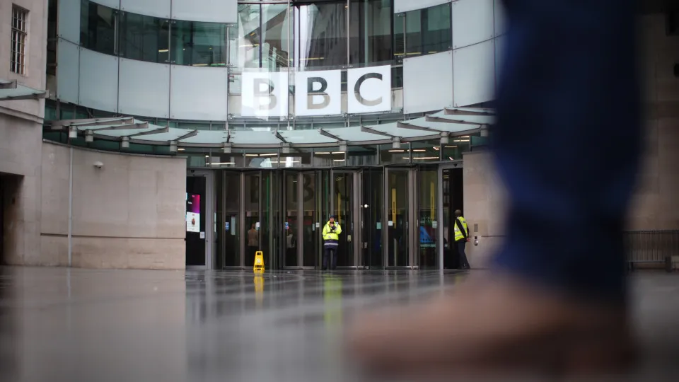 BBC perdeu mais de 1,47 bilhão em taxas de licenciamento em 2024-25 - PPulse