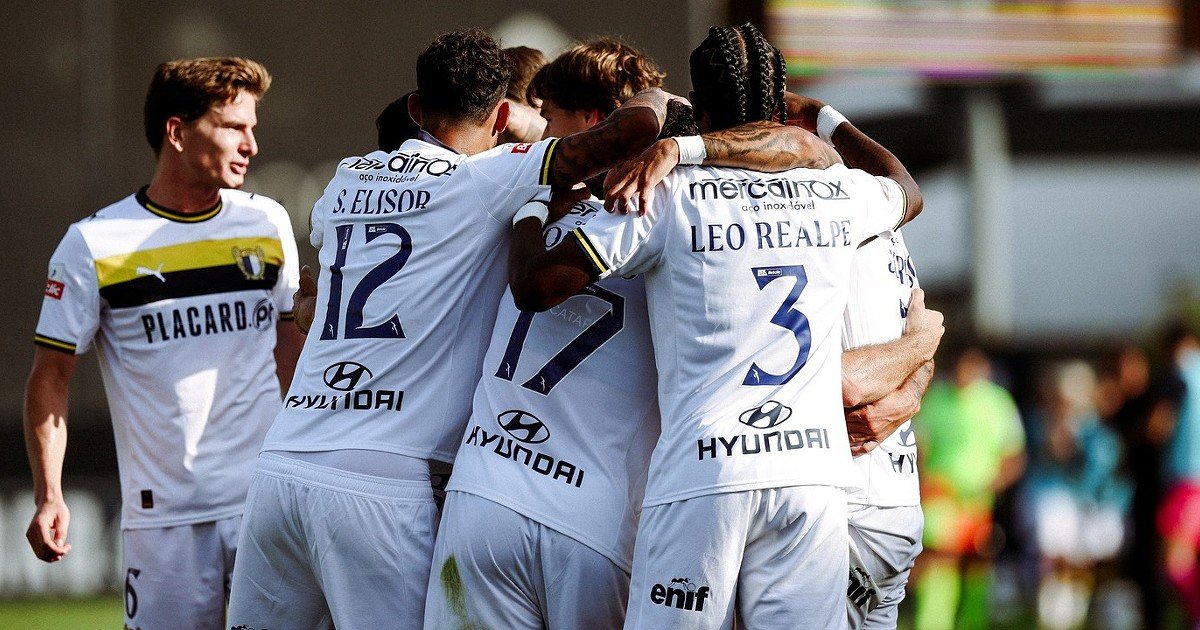 Famalicão elimina Estoril da Taça em confronto de clubes da I Liga