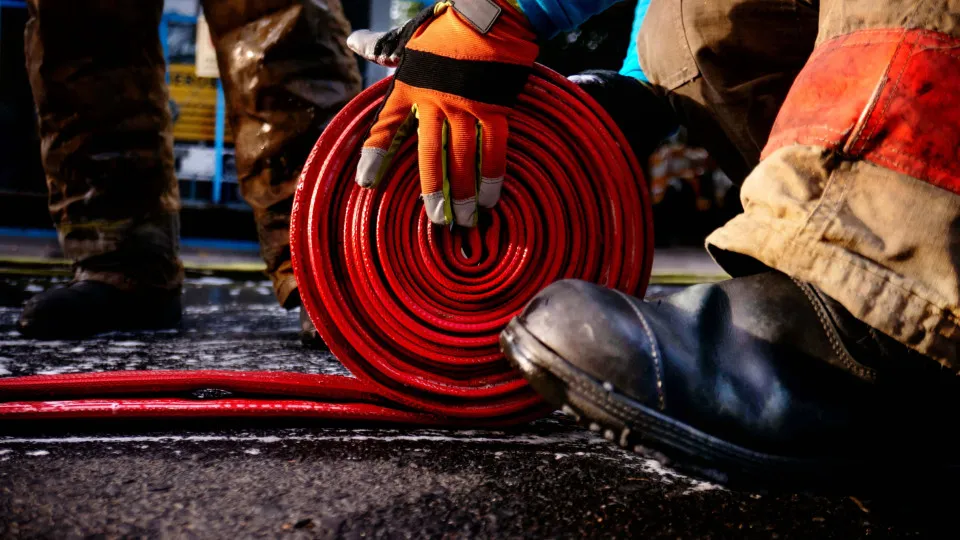 Bombeiros que agrediram sexualmente uma jovem em Fundão continuam soltos - PPulso