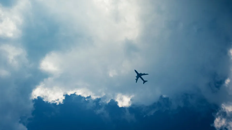 Revisão trabalhista é um "retrocesso social", afirma sindicato da aviação - Ppulso