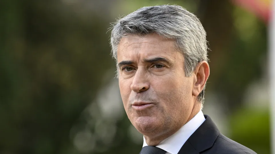 25 de Novembro? PS condena 'tentação revisionista de acertos de contas' - Pulsar