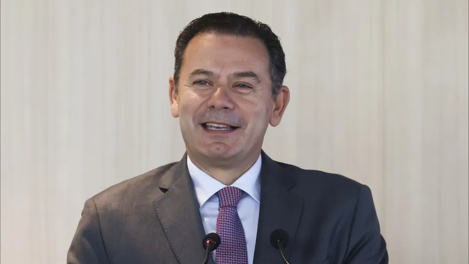 Associações e comunidades portuárias solicitam a intervenção de Montenegro na greve.