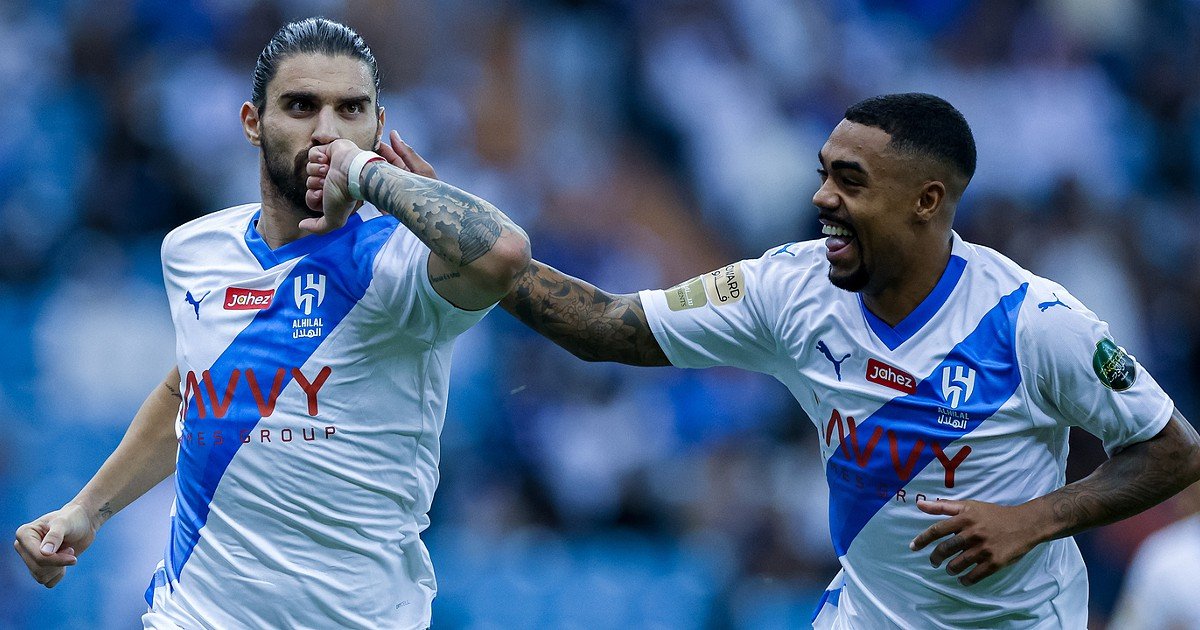 Gol monumental de Ruben Neves na Copa do Rei da Arábia Saudita. Hat-trick de Benzema classifica Conceição.