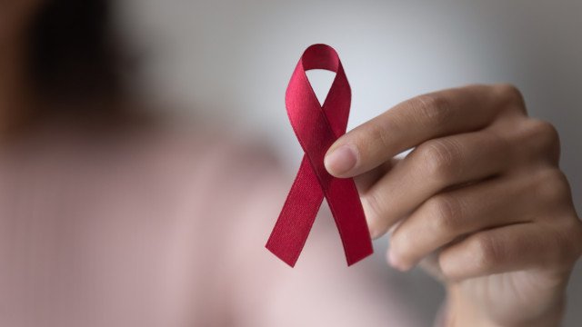 DGS suscita debate por publicação sobre Dia Mundial de Luta contra a AIDS. "Estereótipos raciais"