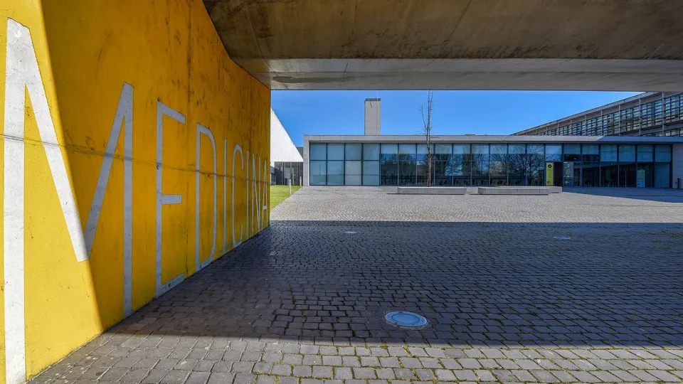 Governo alivia controle sobre vagas em faculdades de medicina para ampliar número de alunos