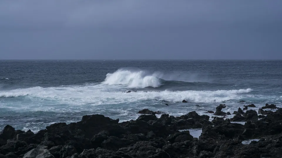 Autoridade Marítima alerta sobre deterioração das condições marítimas nos Açores.