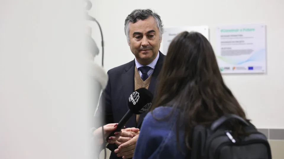 Ministério ajusta horas extras remuneradas a educadores com efeito retroativo a 2018