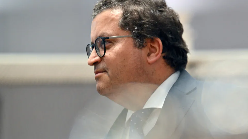 Greve? Chefe admite "pequenos casos de serviços públicos encerrados"