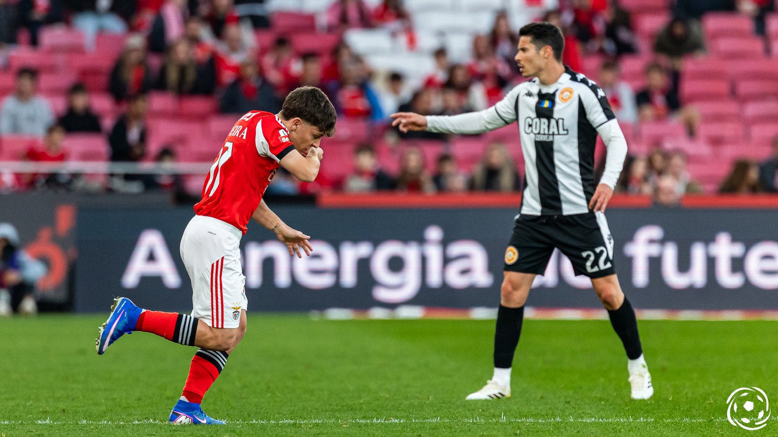 José Mourinho focado na academia do Benfica: Gonçalo Moreira é o sétimo atleta da base promovido pelo técnico