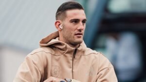 Lorenzo Lucca foi pretendido pelo Benfica em janeiro e seu futuro permanece incerto após o verão.