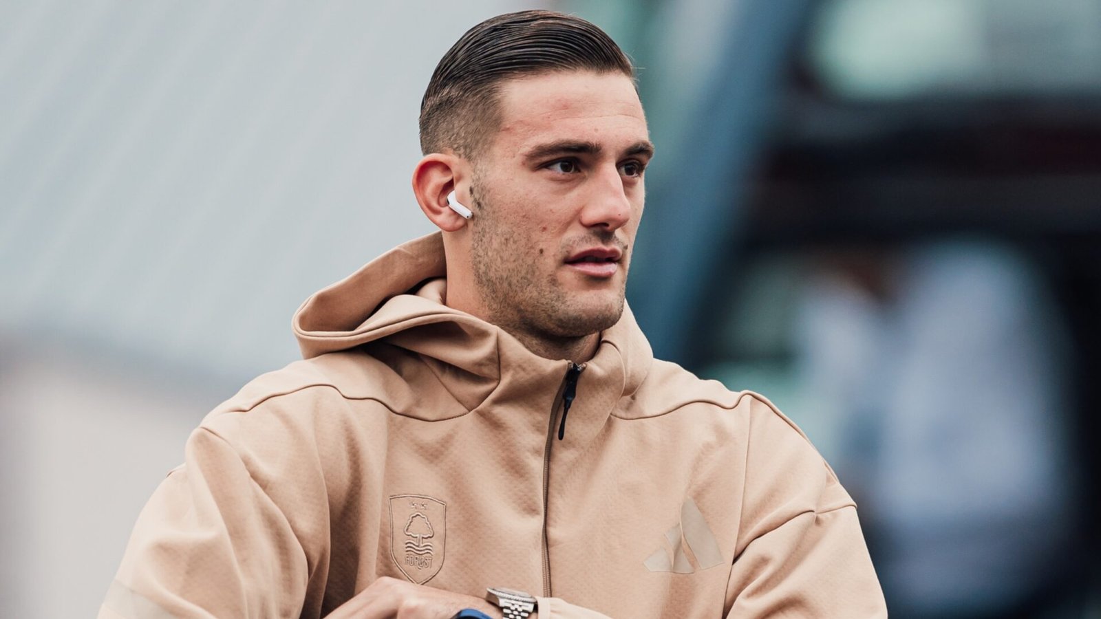 Lorenzo Lucca foi pretendido pelo Benfica em janeiro e seu futuro permanece incerto após o verão.