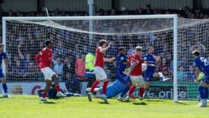 York City assegura promoção à divisão quatro em um duelo emocionante