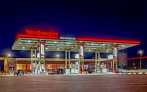 TotalEnergies suspende 'força maior' e possibilita reinício de grande projeto de gás em Moçambique