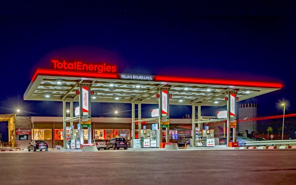 TotalEnergies suspende 'força maior' e possibilita reinício de grande projeto de gás em Moçambique