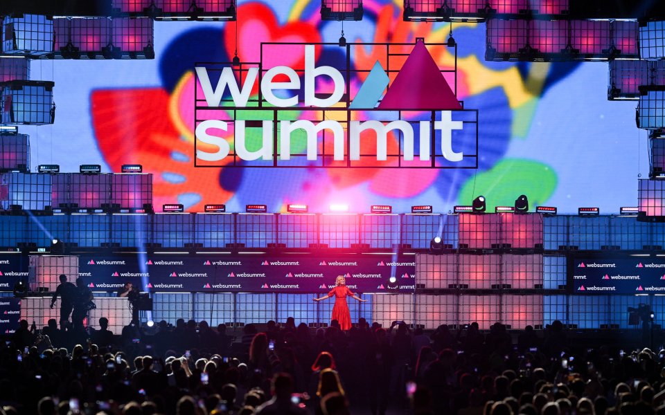 É incorreto que tarifas subiram 570% durante o Web Summit, mas há realmente hospedagens a exigir mais do triplo por pernoite.