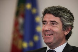 Chefe do PS avisa sobre perigos de populismo no encontro de socialistas europeus