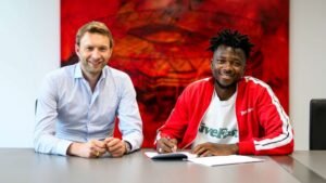 Edmond Tapsoba estende contrato com o Bayer Leverkusen até 2031