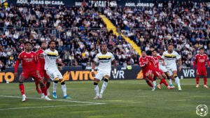 Benfica intensifica péssimo desempenho em Famalicão e registra 3º revés seguido em solo famalicense.