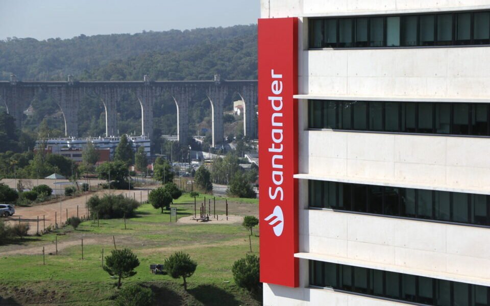 Santander e British Council disponibilizam mais 10.000 ofertas gratuitas para estudar inglês.